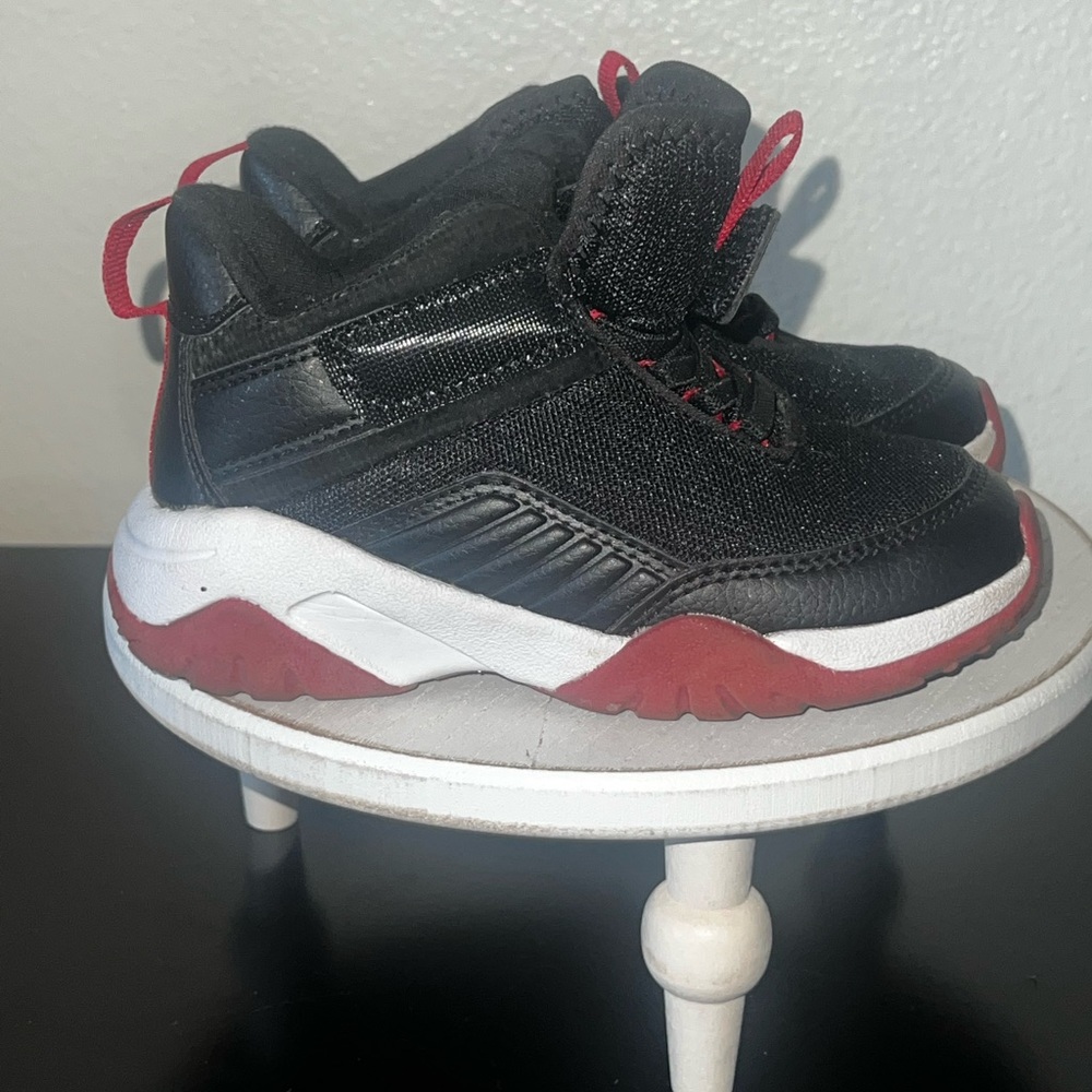 Cat &‎ Jack Black and Red Kids Sneakers sz 10